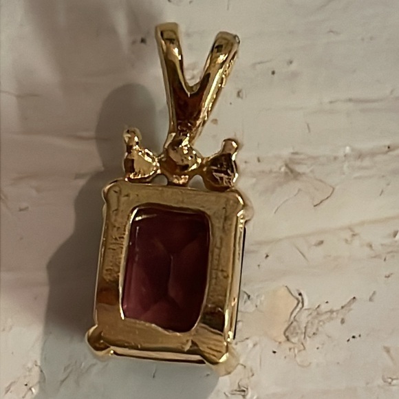 0.75” gold tone pendant with prong set amethyst color gem & 3 bezel set crystals - Picture 11 of 14